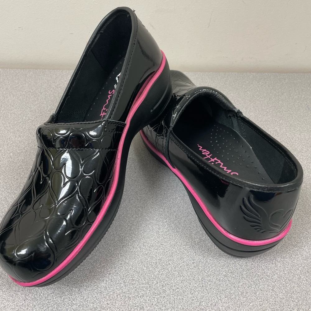 New!!Smitten nursing shoes size 9